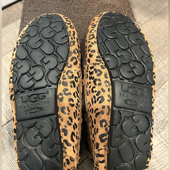 UGG Leopard Suede bow loafer! - Picture 7 of 8